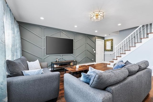 87 Alpine Pl 87, Franklin, MA 02038