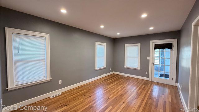 101 W HUDSON Avenue, Madison Heights, MI 48071