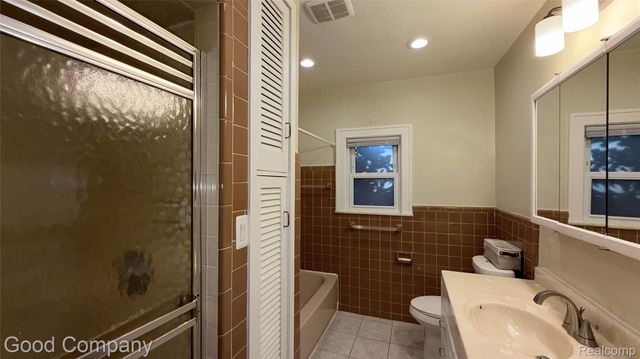 101 W HUDSON Avenue, Madison Heights, MI 48071