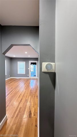 101 W HUDSON Avenue, Madison Heights, MI 48071