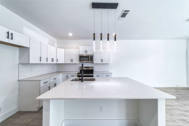 1426 Evans Avenue, Fort Worth, TX 76104