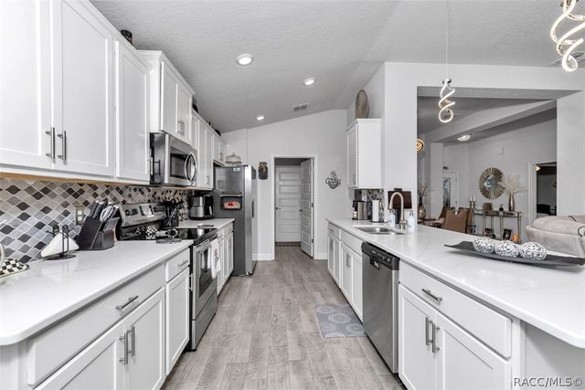 657 W Twisted Oaks Drive, Beverly Hills, FL 34465