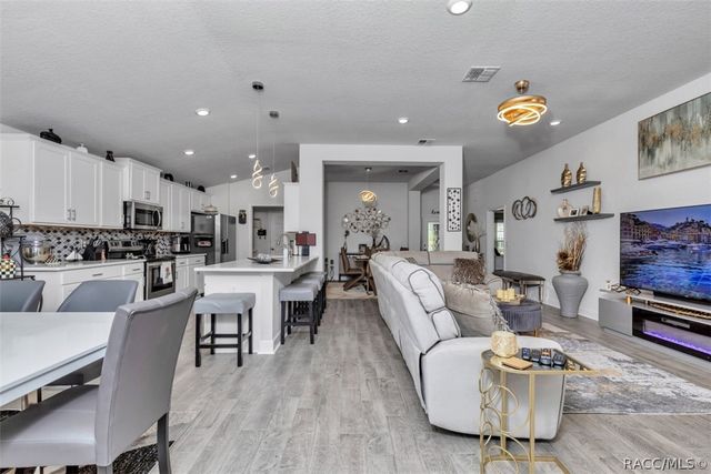 657 W Twisted Oaks Drive, Beverly Hills, FL 34465