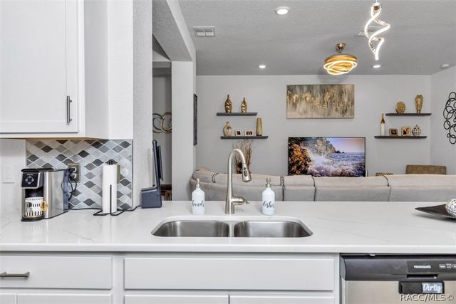 657 W Twisted Oaks Drive, Beverly Hills, FL 34465