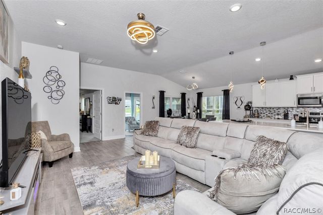 657 W Twisted Oaks Drive, Beverly Hills, FL 34465
