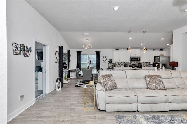 657 W Twisted Oaks Drive, Beverly Hills, FL 34465