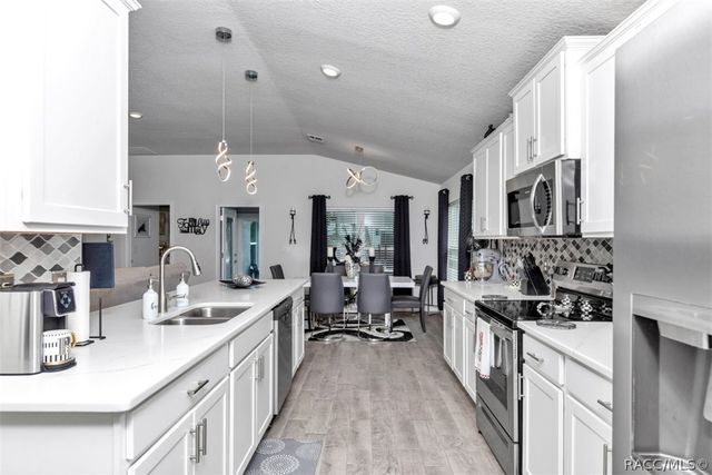 657 W Twisted Oaks Drive, Beverly Hills, FL 34465