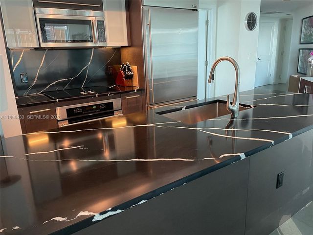 55 SE 6th St 1407, Miami, FL 33131