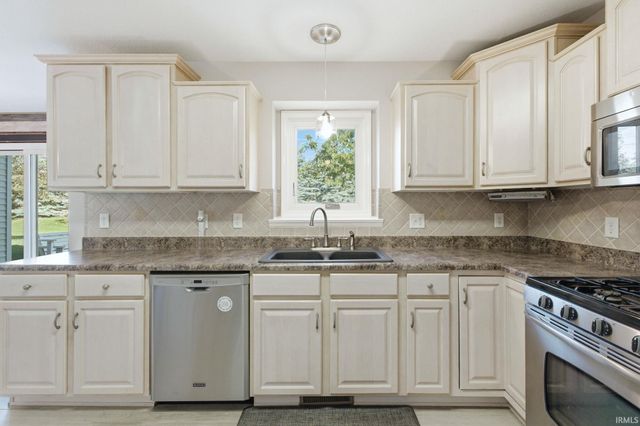 3018 Weatherstone Court, Fort Wayne, IN 46814