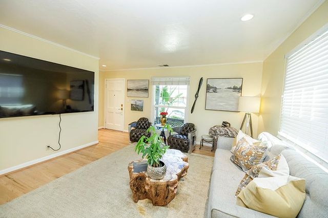 1424 W Roseburg Ave, Modesto, CA 95350