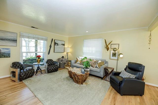 1424 W Roseburg Ave, Modesto, CA 95350