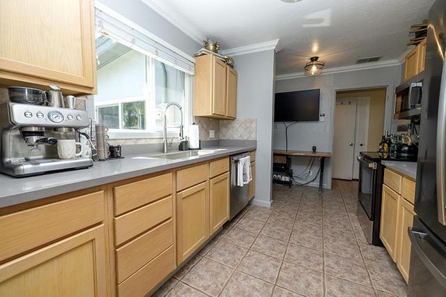 1424 W Roseburg Ave, Modesto, CA 95350