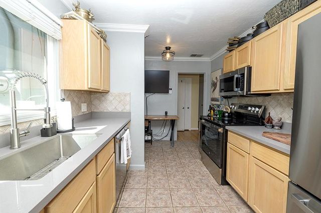 1424 W Roseburg Ave, Modesto, CA 95350