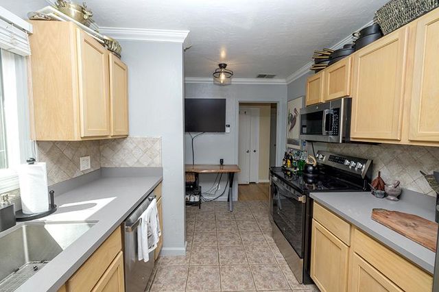 1424 W Roseburg Ave, Modesto, CA 95350