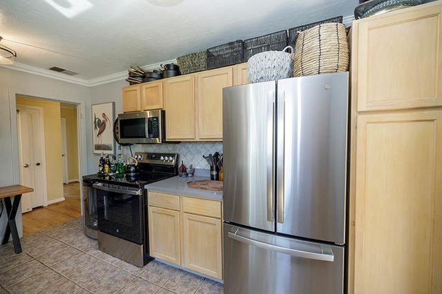 1424 W Roseburg Ave, Modesto, CA 95350