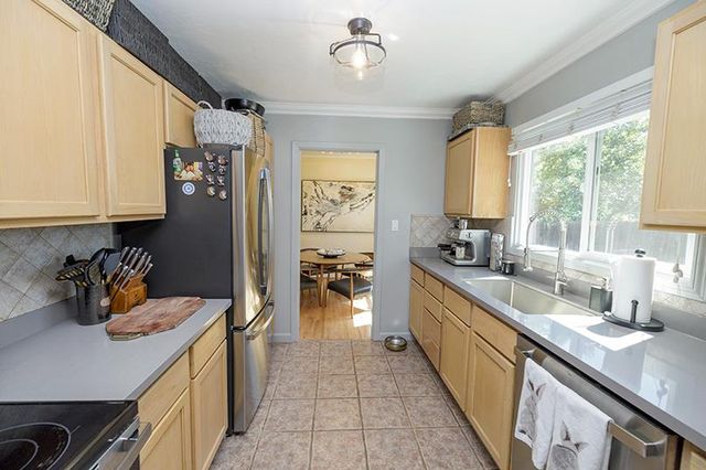 1424 W Roseburg Ave, Modesto, CA 95350