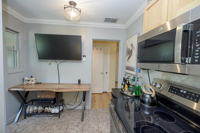 1424 W Roseburg Ave, Modesto, CA 95350