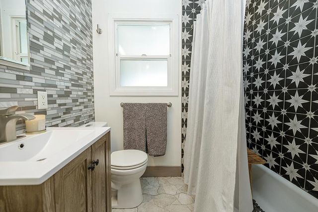 1424 W Roseburg Ave, Modesto, CA 95350