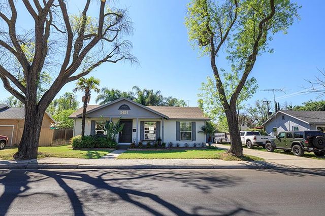 1424 W Roseburg Ave, Modesto, CA 95350