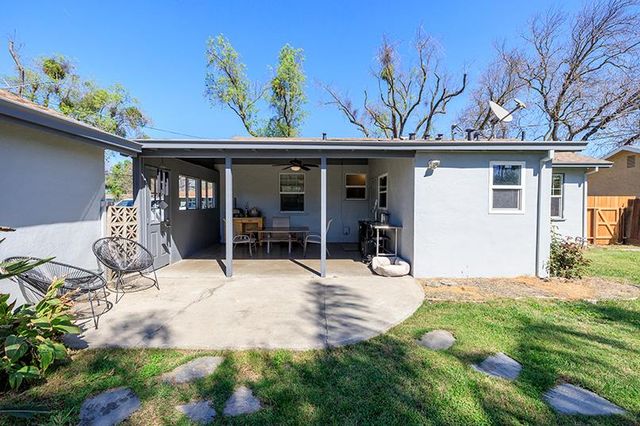 1424 W Roseburg Ave, Modesto, CA 95350