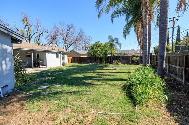 1424 W Roseburg Ave, Modesto, CA 95350