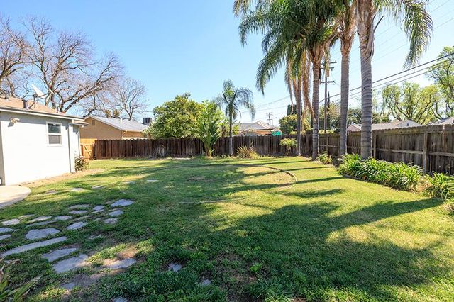 1424 W Roseburg Ave, Modesto, CA 95350