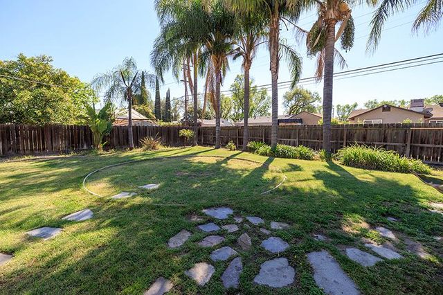 1424 W Roseburg Ave, Modesto, CA 95350