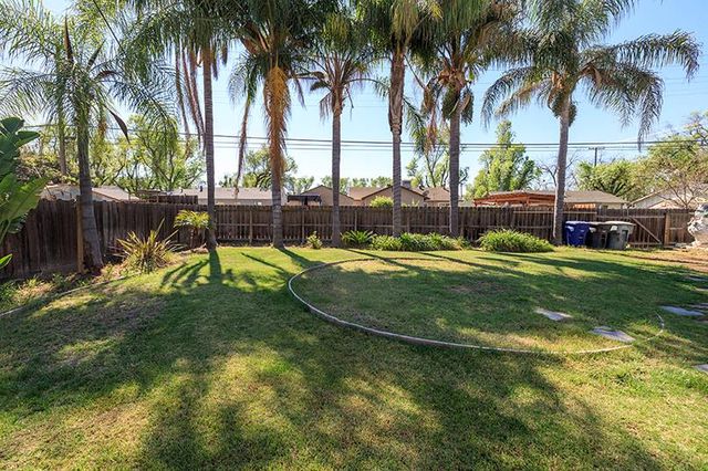 1424 W Roseburg Ave, Modesto, CA 95350