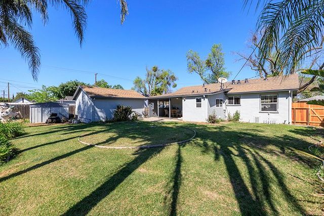 1424 W Roseburg Ave, Modesto, CA 95350