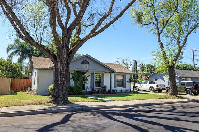 1424 W Roseburg Ave, Modesto, CA 95350