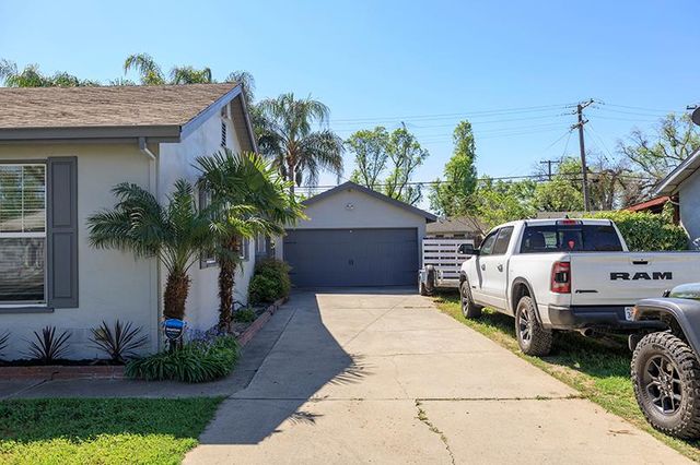 1424 W Roseburg Ave, Modesto, CA 95350