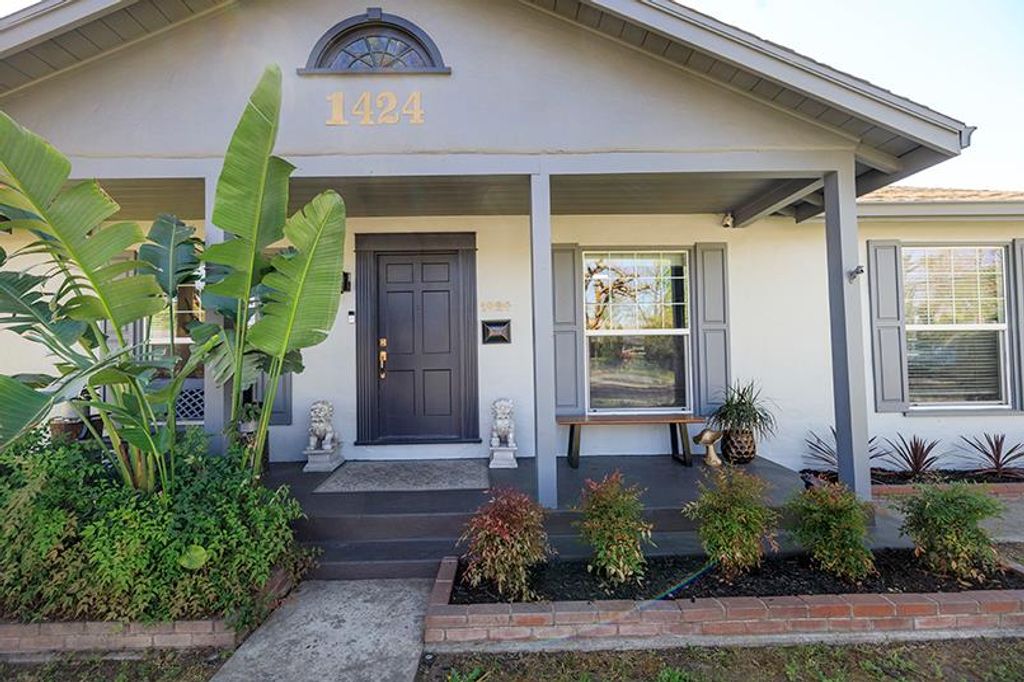 1424 W Roseburg Ave, Modesto, CA 95350