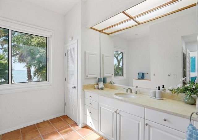 3127 BAY SHORE ROAD, Sarasota, FL 34234