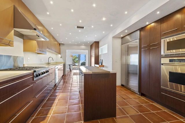 3127 BAY SHORE ROAD, Sarasota, FL 34234