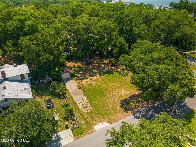 146 Gill Avenue, Biloxi, MS 39530