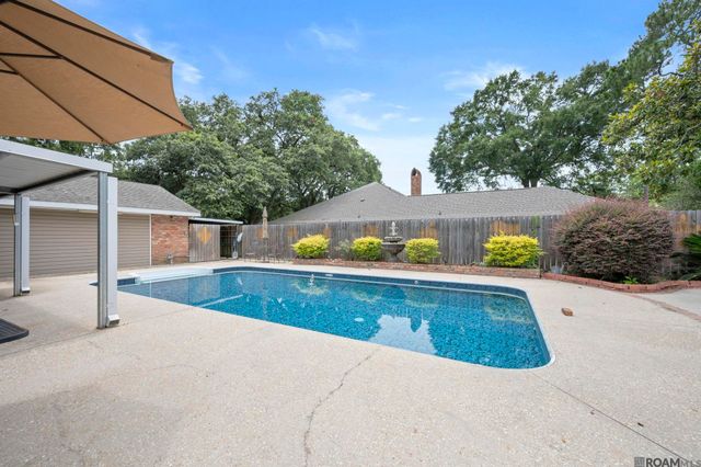 104 Crescent Place Dr, Donaldsonville, LA 70346