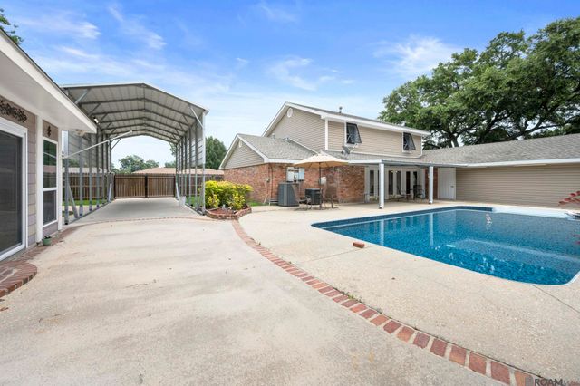 104 Crescent Place Dr, Donaldsonville, LA 70346