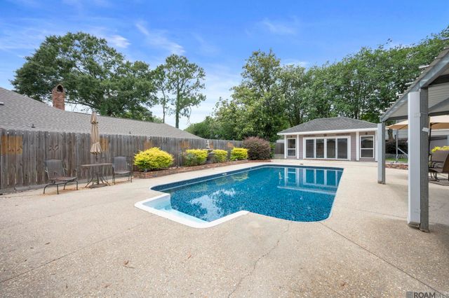 104 Crescent Place Dr, Donaldsonville, LA 70346