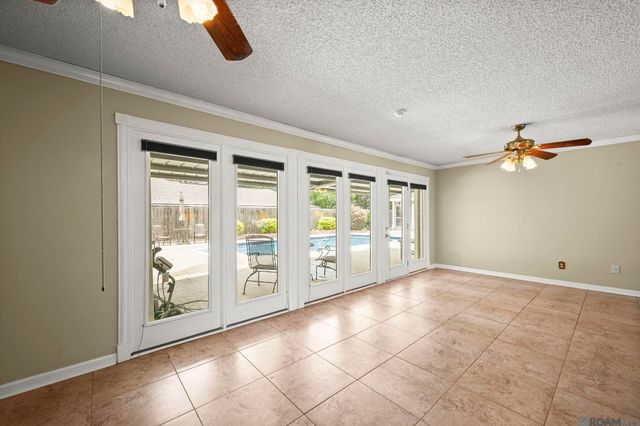 104 Crescent Place Dr, Donaldsonville, LA 70346