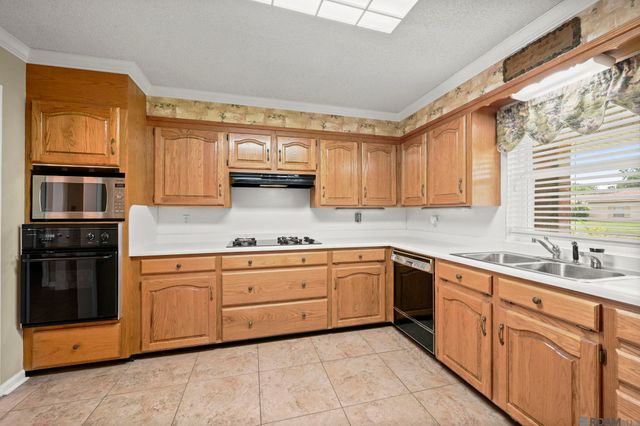 104 Crescent Place Dr, Donaldsonville, LA 70346