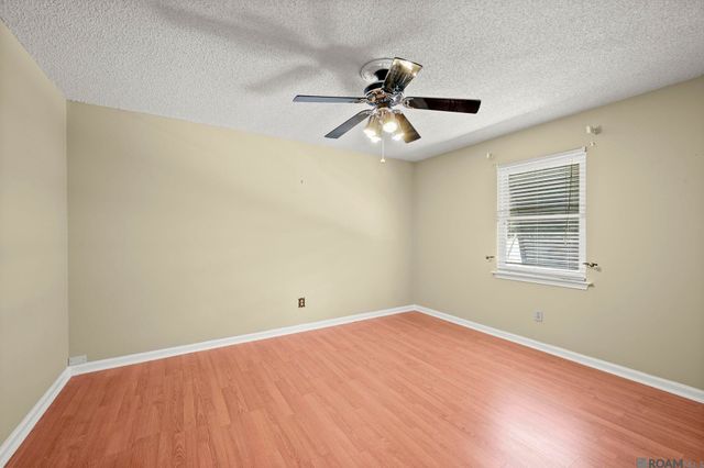 104 Crescent Place Dr, Donaldsonville, LA 70346