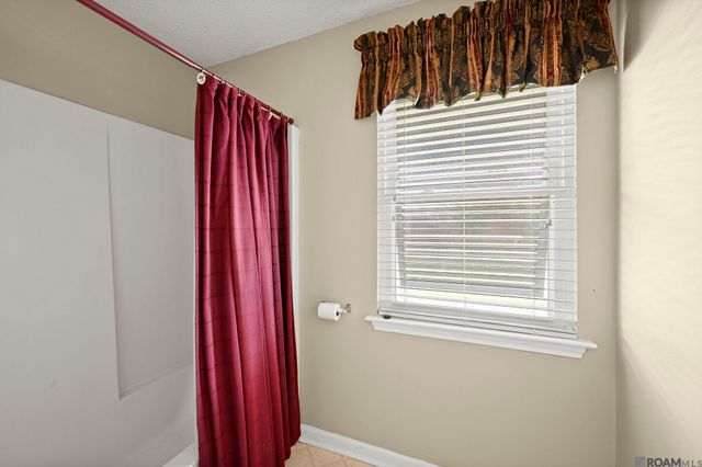 104 Crescent Place Dr, Donaldsonville, LA 70346