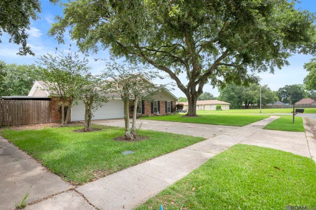 104 Crescent Place Dr, Donaldsonville, LA 70346