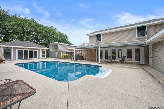 104 Crescent Place Dr, Donaldsonville, LA 70346