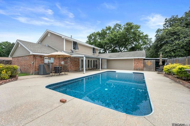 104 Crescent Place Dr, Donaldsonville, LA 70346