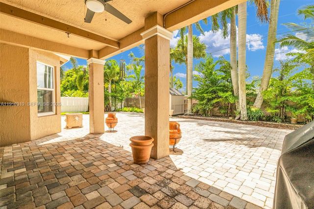 15974 SW 16th Street, Pembroke Pines, FL 33027