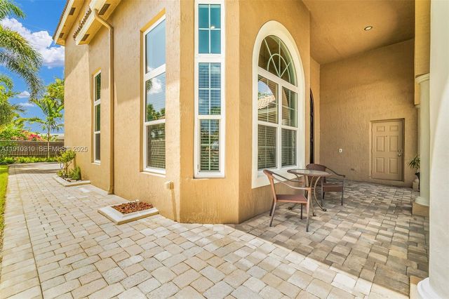 15974 SW 16th Street, Pembroke Pines, FL 33027