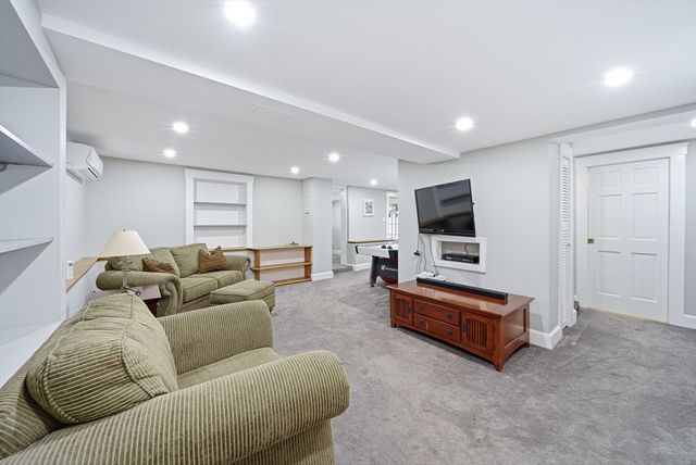 17 Garden Rd, Stoneham, MA 02180