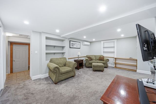 17 Garden Rd, Stoneham, MA 02180