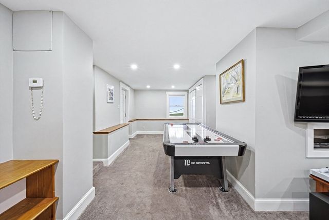17 Garden Rd, Stoneham, MA 02180